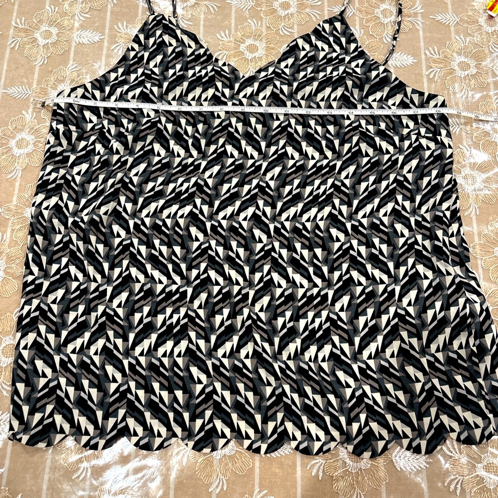 Halogen Women’s Medium Camisole Tank Top Black White Geometric Print Scallop Hem